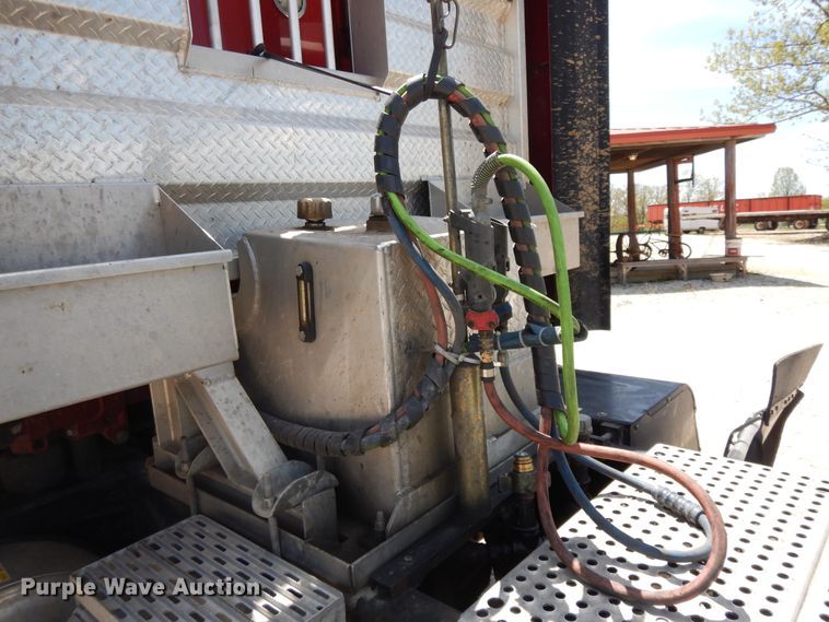 image for item DE5640 2015 Peterbilt 579 semi truck