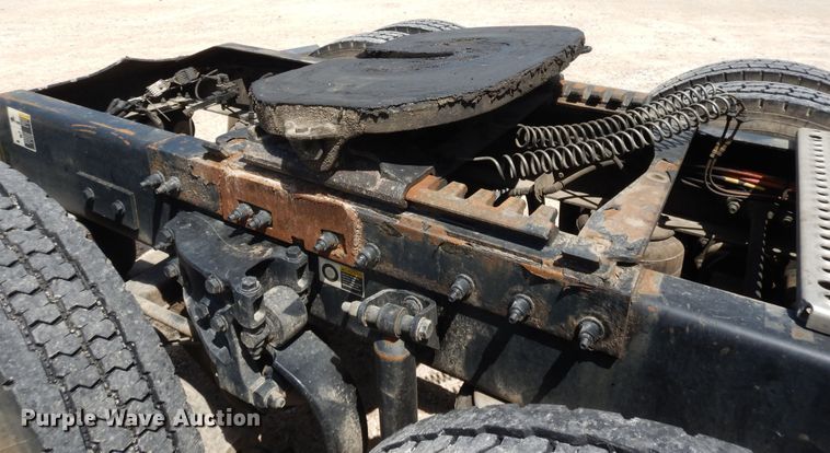 image for item DE5640 2015 Peterbilt 579 semi truck