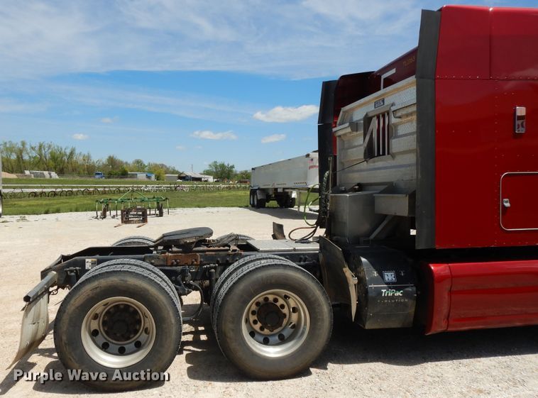 image for item DE5640 2015 Peterbilt 579 semi truck