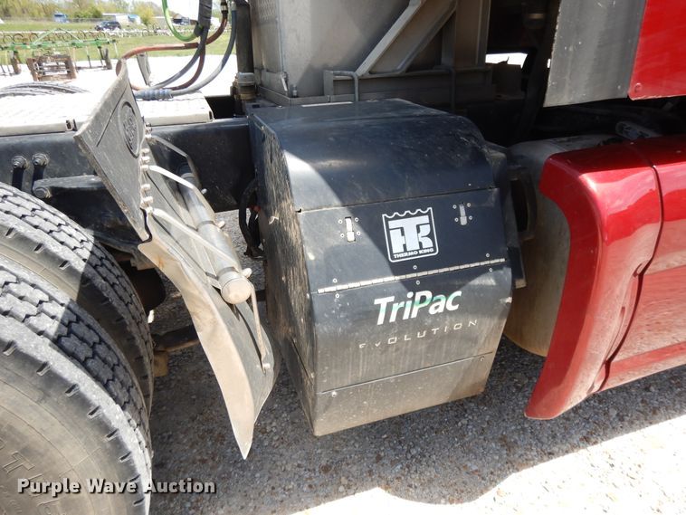 image for item DE5640 2015 Peterbilt 579 semi truck