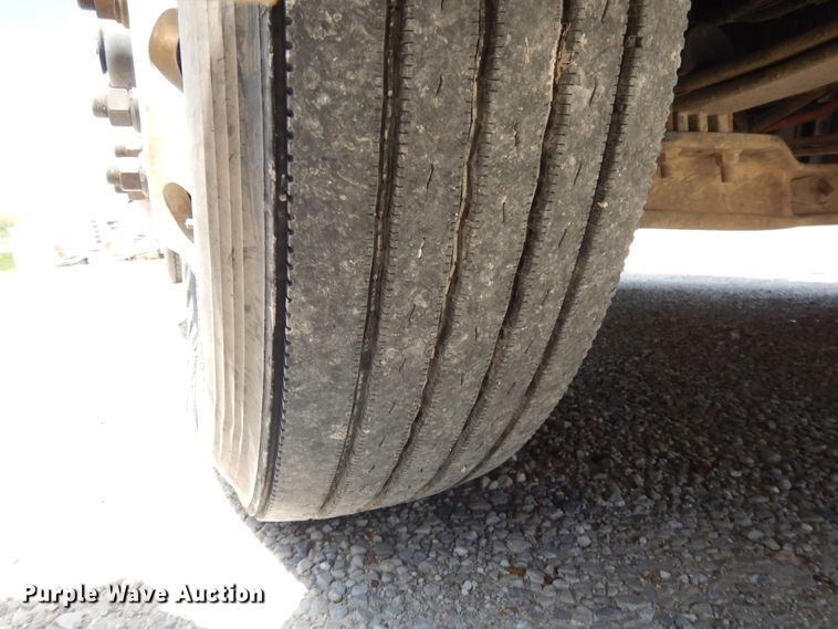 image for item DE5640 2015 Peterbilt 579 semi truck