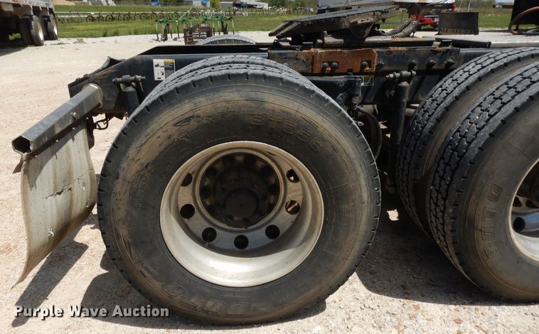 image for item DE5640 2015 Peterbilt 579 semi truck