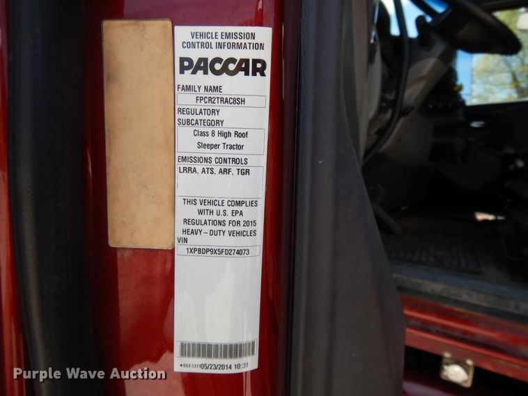 image for item DE5640 2015 Peterbilt 579 semi truck