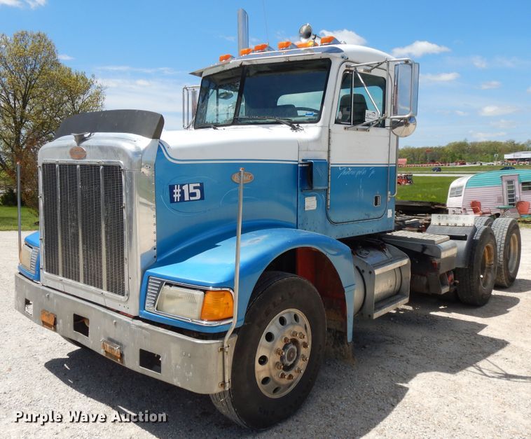 image for item DE5641 1995 Peterbilt 375 semi truck