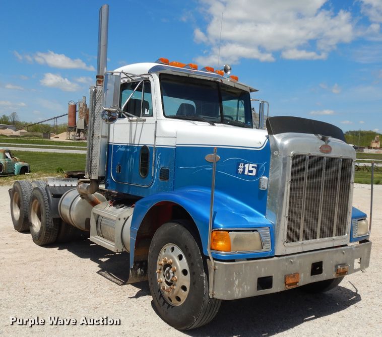 image for item DE5641 1995 Peterbilt 375 semi truck