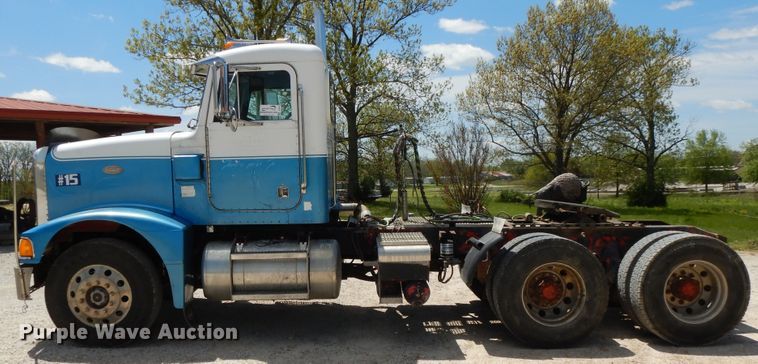 image for item DE5641 1995 Peterbilt 375 semi truck