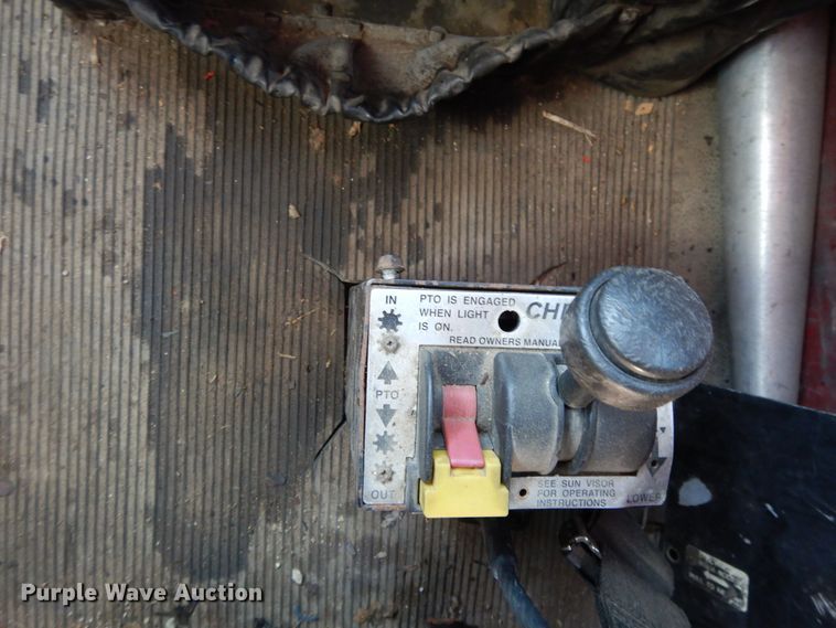 image for item DE5641 1995 Peterbilt 375 semi truck