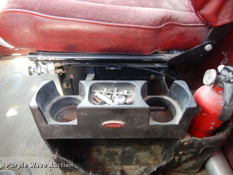 image for item DE5641 1995 Peterbilt 375 semi truck