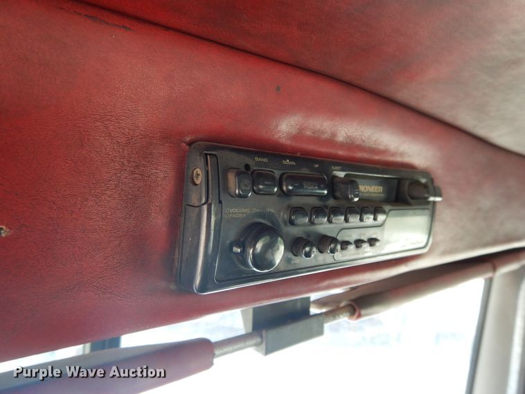 image for item DE5641 1995 Peterbilt 375 semi truck