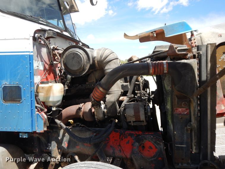 image for item DE5641 1995 Peterbilt 375 semi truck