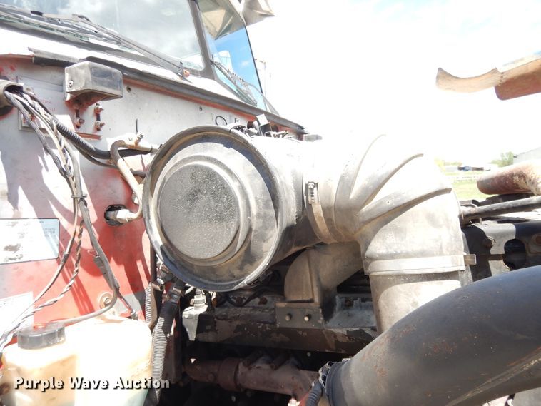 image for item DE5641 1995 Peterbilt 375 semi truck