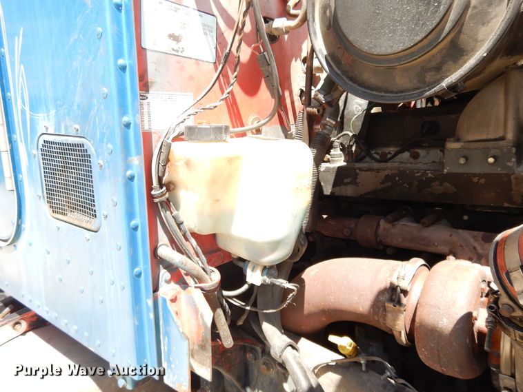 image for item DE5641 1995 Peterbilt 375 semi truck