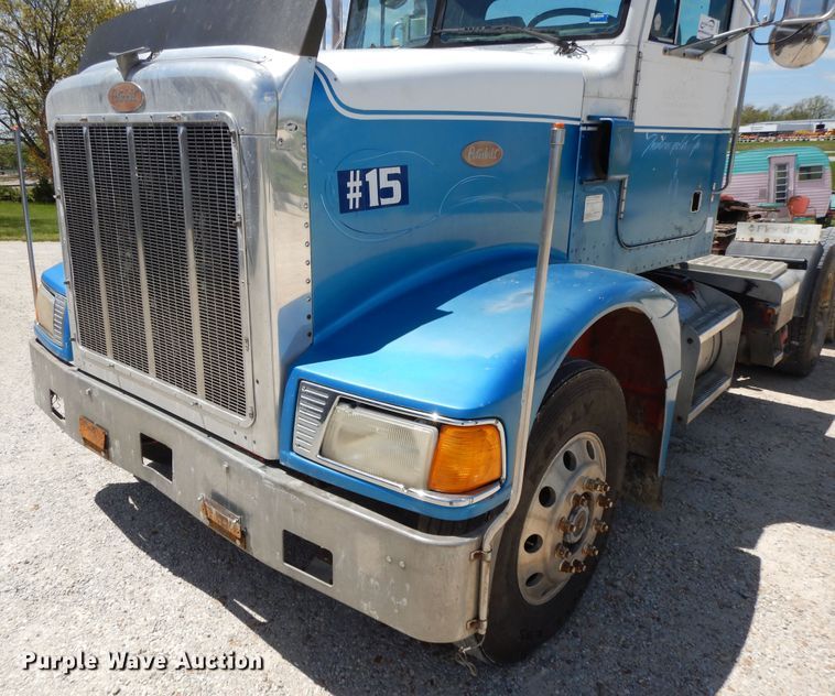 image for item DE5641 1995 Peterbilt 375 semi truck