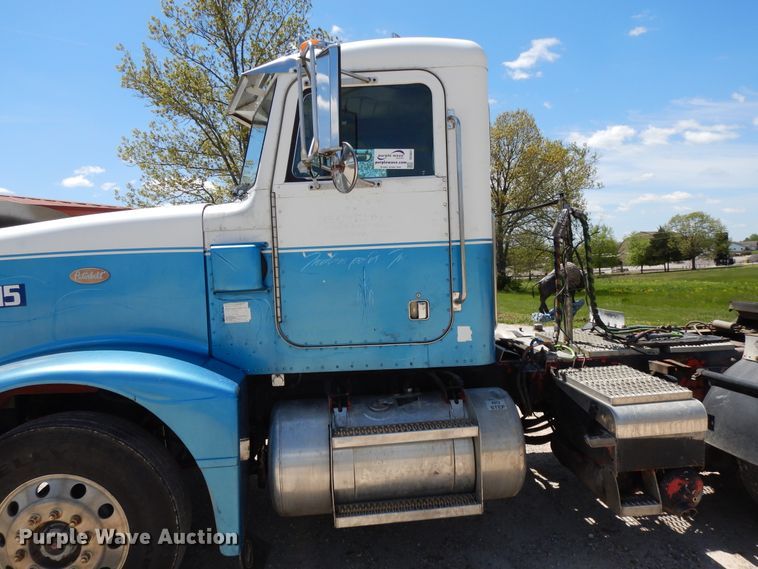 image for item DE5641 1995 Peterbilt 375 semi truck