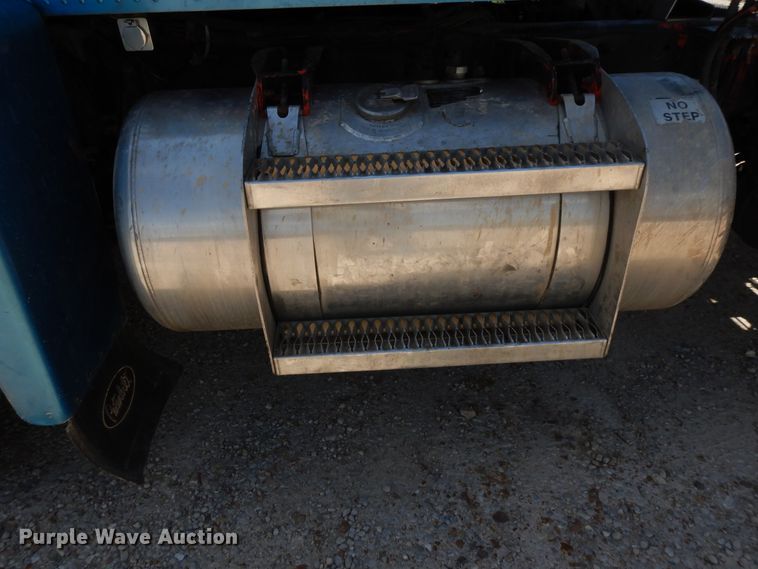 image for item DE5641 1995 Peterbilt 375 semi truck