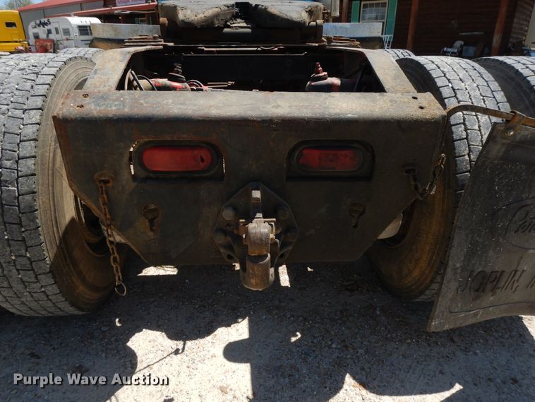 image for item DE5641 1995 Peterbilt 375 semi truck