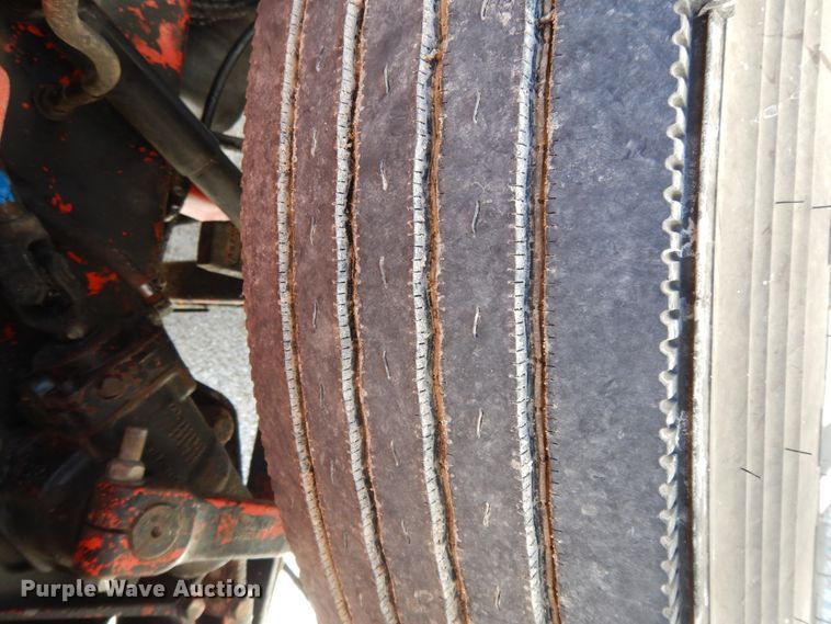 image for item DE5641 1995 Peterbilt 375 semi truck