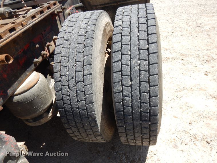 image for item DE5641 1995 Peterbilt 375 semi truck