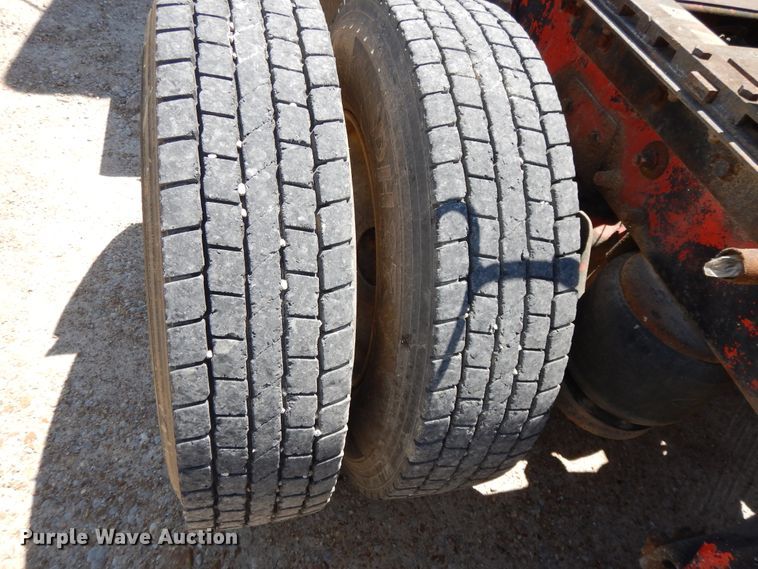 image for item DE5641 1995 Peterbilt 375 semi truck