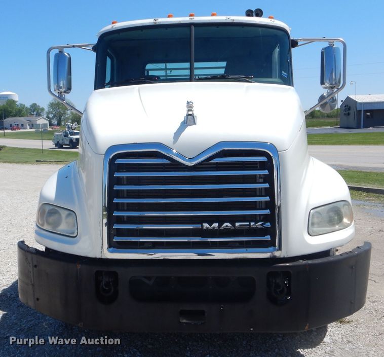 image for item DF3138 2009 Mack CXU612 flatbed truck