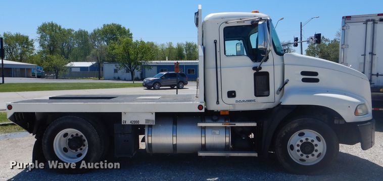 image for item DF3138 2009 Mack CXU612 flatbed truck