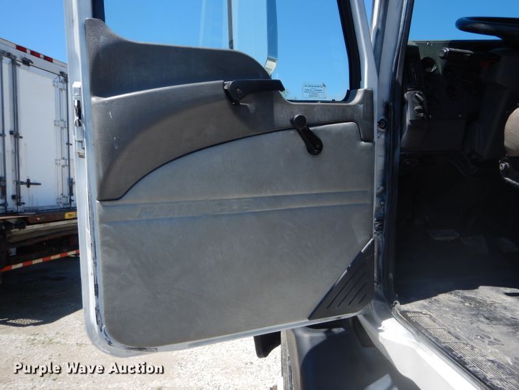 image for item DF3138 2009 Mack CXU612 flatbed truck