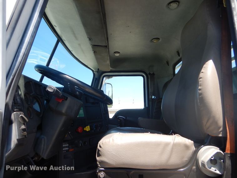 image for item DF3138 2009 Mack CXU612 flatbed truck