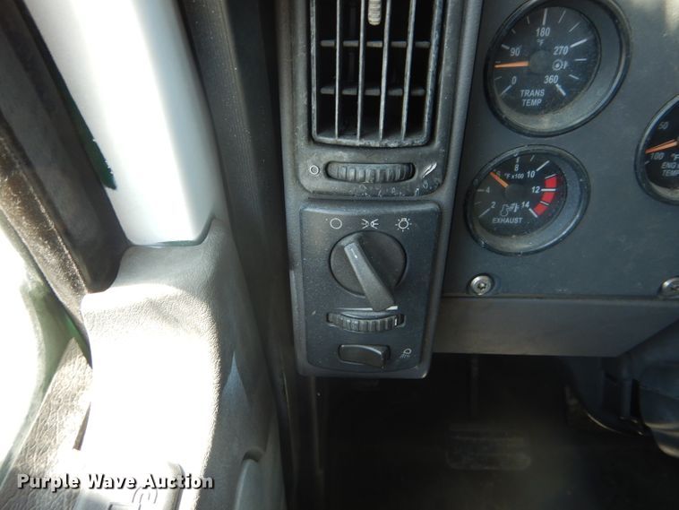 image for item DF3138 2009 Mack CXU612 flatbed truck