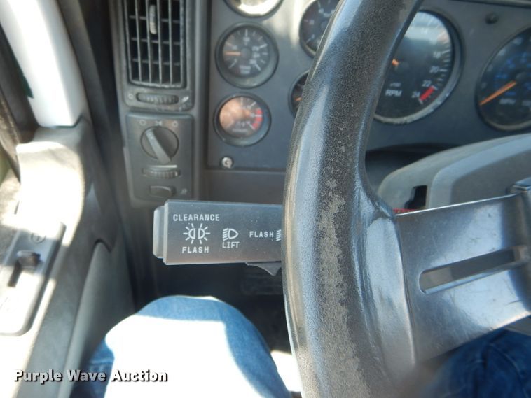 image for item DF3138 2009 Mack CXU612 flatbed truck