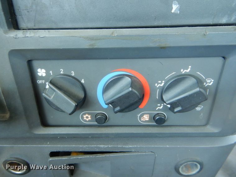 image for item DF3138 2009 Mack CXU612 flatbed truck