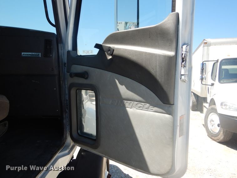 image for item DF3138 2009 Mack CXU612 flatbed truck