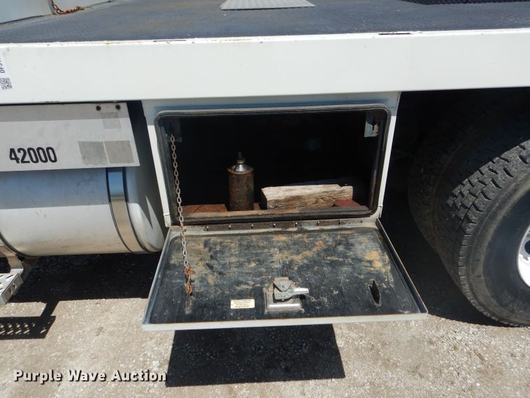 image for item DF3138 2009 Mack CXU612 flatbed truck