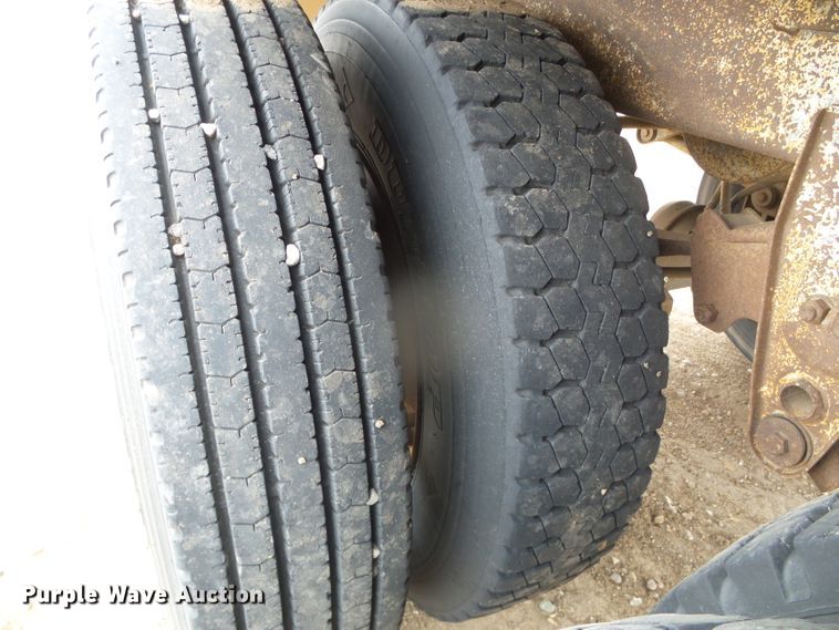 image for item DG0195 1985 Timpte double hopper bottom grain trailer