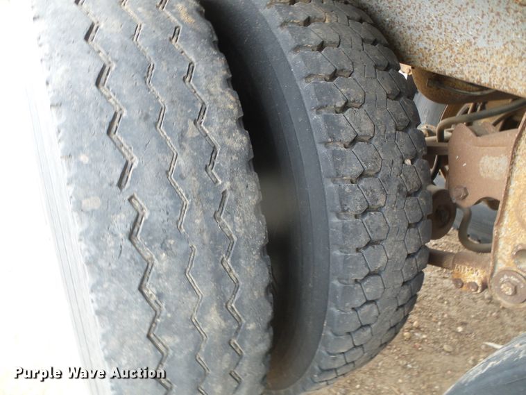 image for item DG0195 1985 Timpte double hopper bottom grain trailer