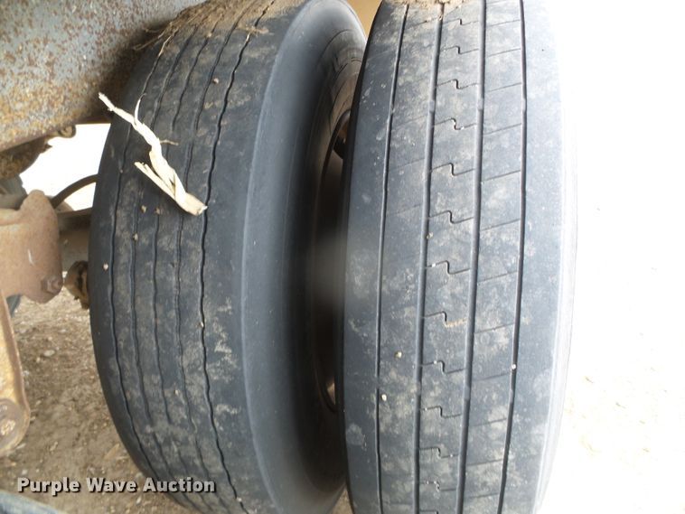 image for item DG0195 1985 Timpte double hopper bottom grain trailer