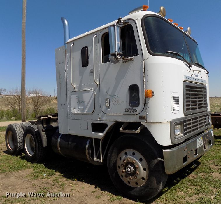 image for item DG2576 1984 International COF9670XL semi truck