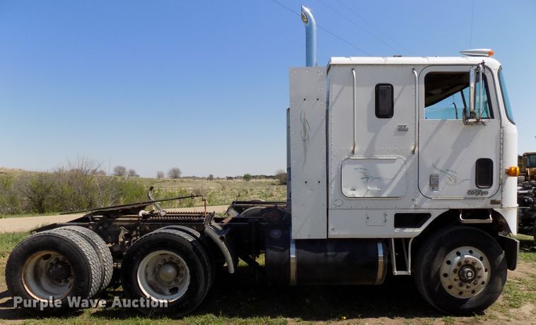 image for item DG2576 1984 International COF9670XL semi truck