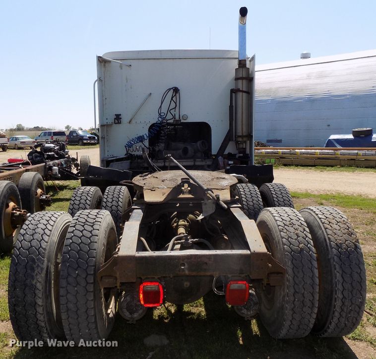 image for item DG2576 1984 International COF9670XL semi truck