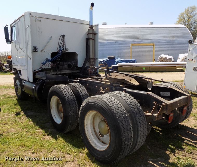 image for item DG2576 1984 International COF9670XL semi truck