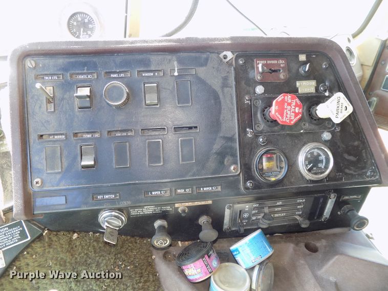 image for item DG2576 1984 International COF9670XL semi truck