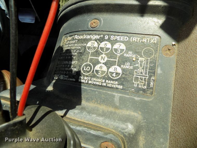 image for item DG2576 1984 International COF9670XL semi truck