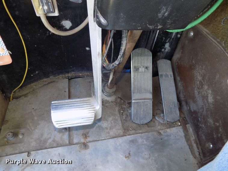 image for item DG2576 1984 International COF9670XL semi truck