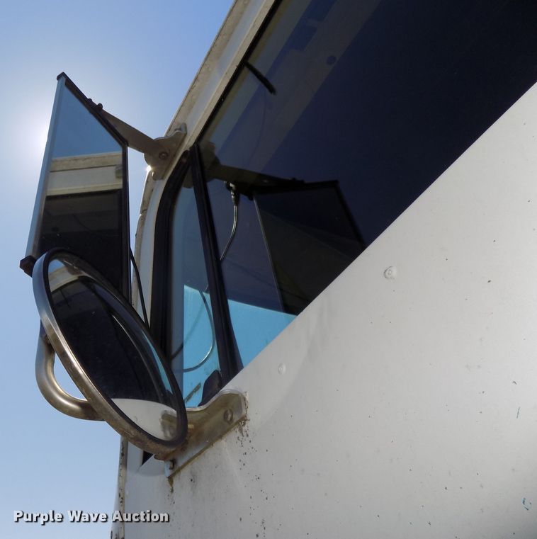 image for item DG2576 1984 International COF9670XL semi truck