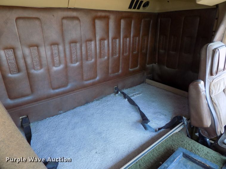 image for item DG2576 1984 International COF9670XL semi truck