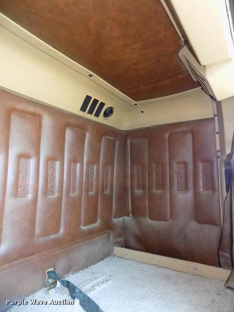 image for item DG2576 1984 International COF9670XL semi truck