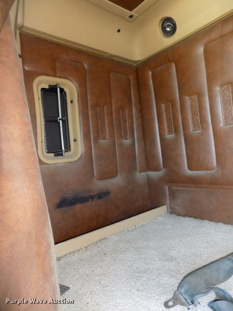 image for item DG2576 1984 International COF9670XL semi truck