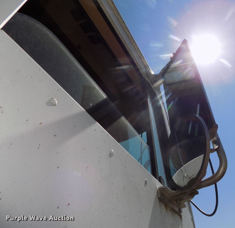 image for item DG2576 1984 International COF9670XL semi truck