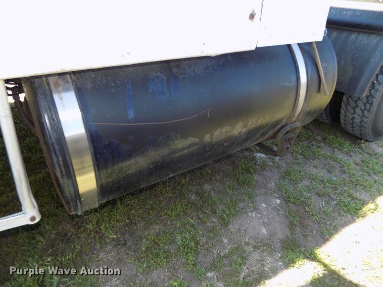 image for item DG2576 1984 International COF9670XL semi truck