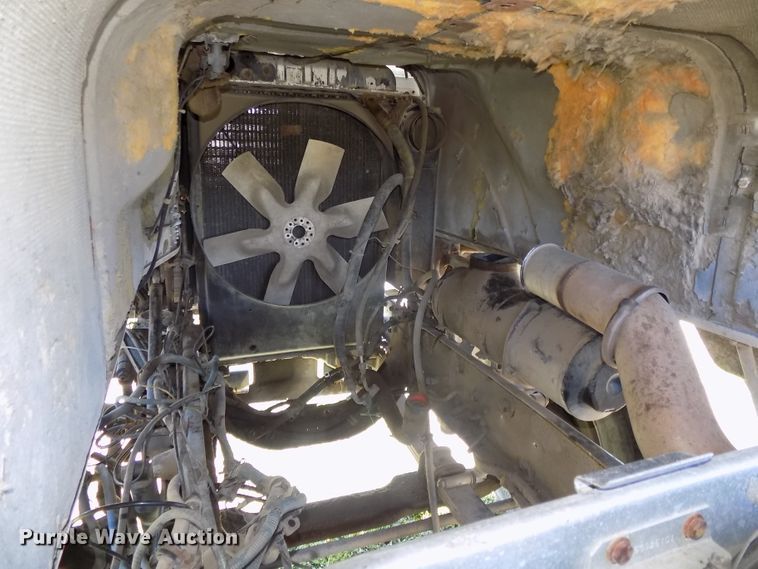 image for item DG2576 1984 International COF9670XL semi truck