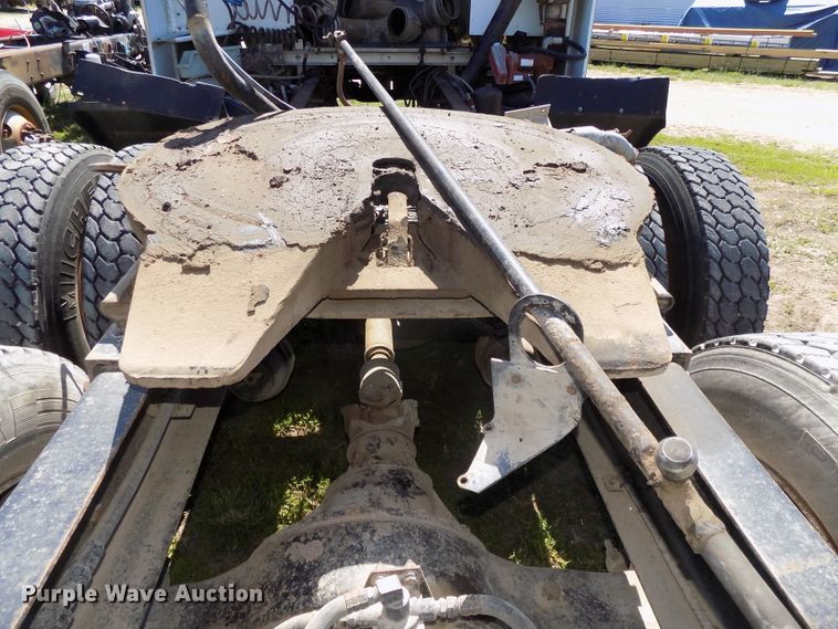 image for item DG2576 1984 International COF9670XL semi truck